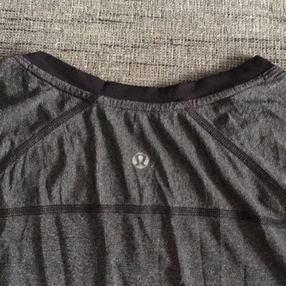 Lululemon men’s athletic shirt underarm vent hem - Picture 6 of 7